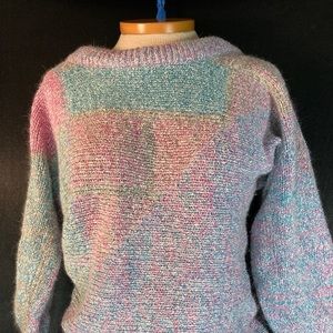 𝅺1980’S deep V back silk sweater size m. Unlaundered‎ Haiku. Box E